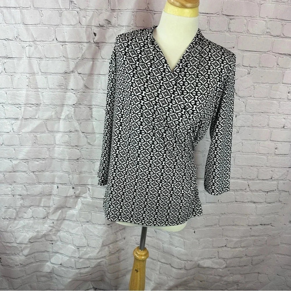 Chicos faux wrap top black and white geometric long sleeve sz 1 (medium 8) - Picture 1 of 8